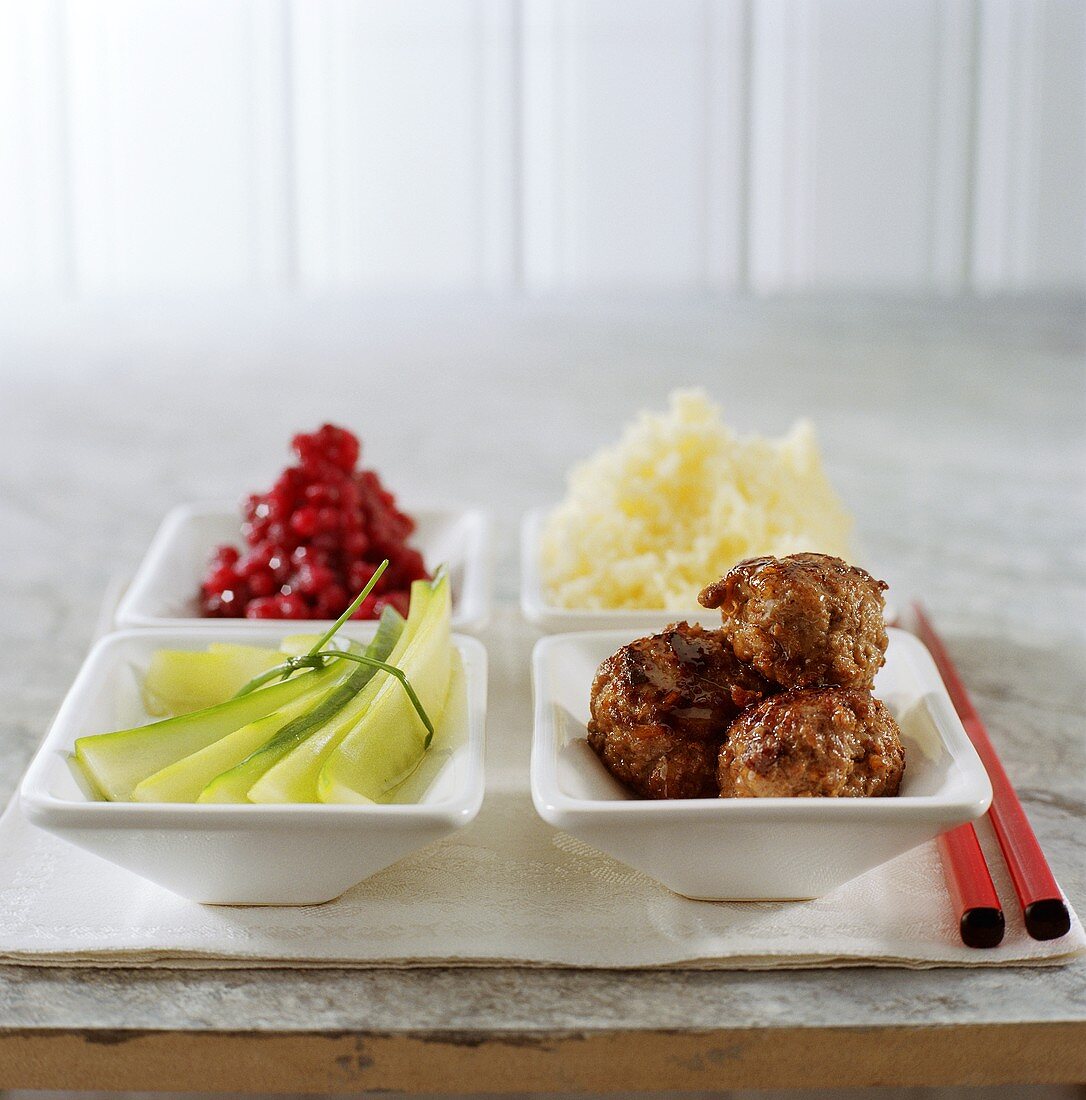 Meatballs with cucumber, cranberries and mashed potato