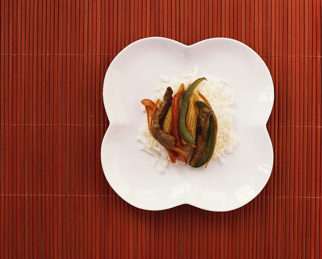 Roast beef with vegetables on rice