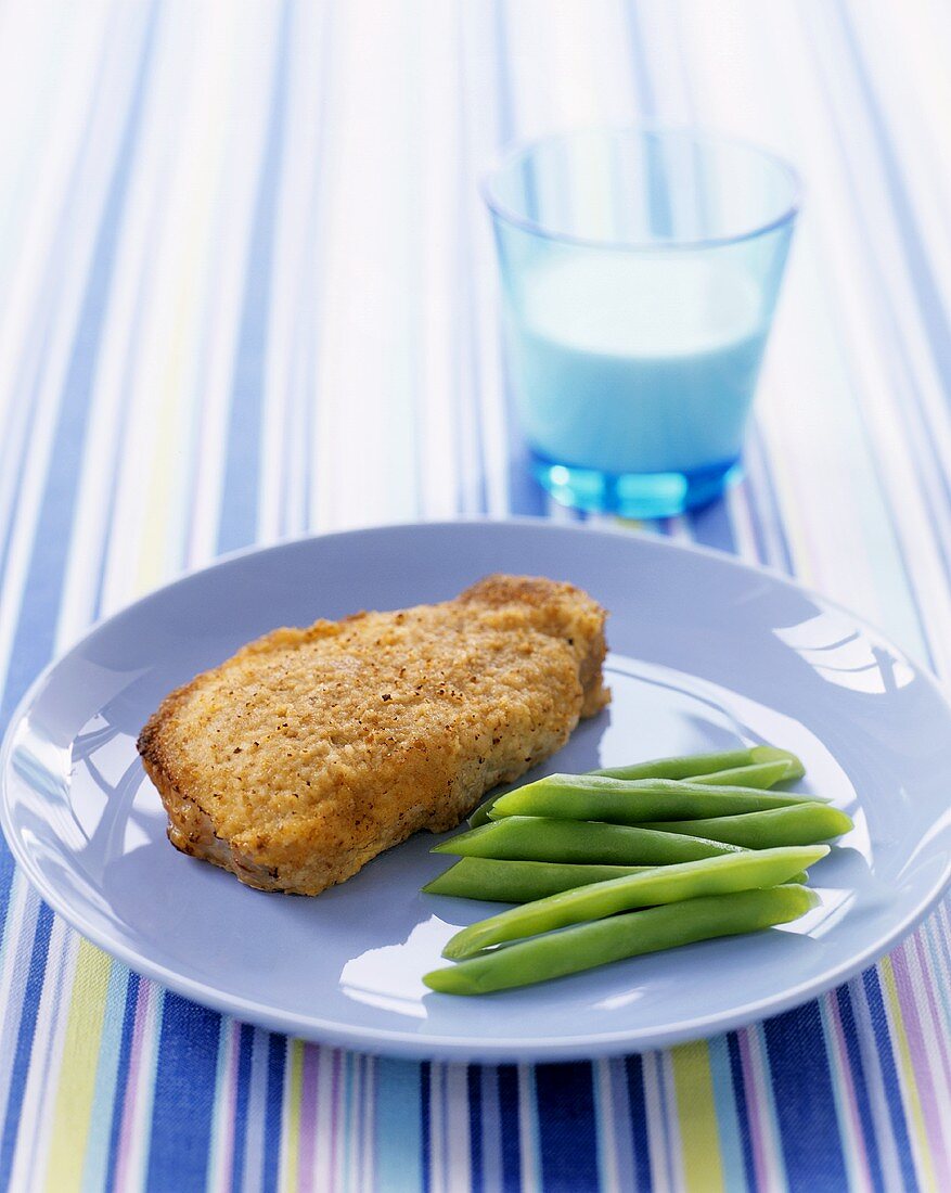 Pork chop with mustard crust, served with green beans