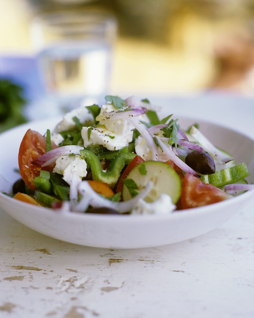 Gemüsesalat mit Schafskäse