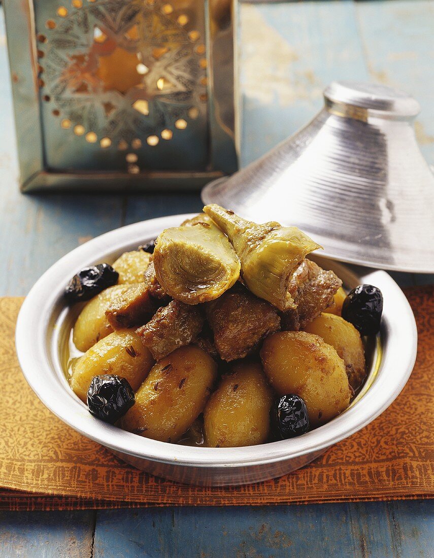 Lamm-Tajine mit Kartoffeln und Oliven