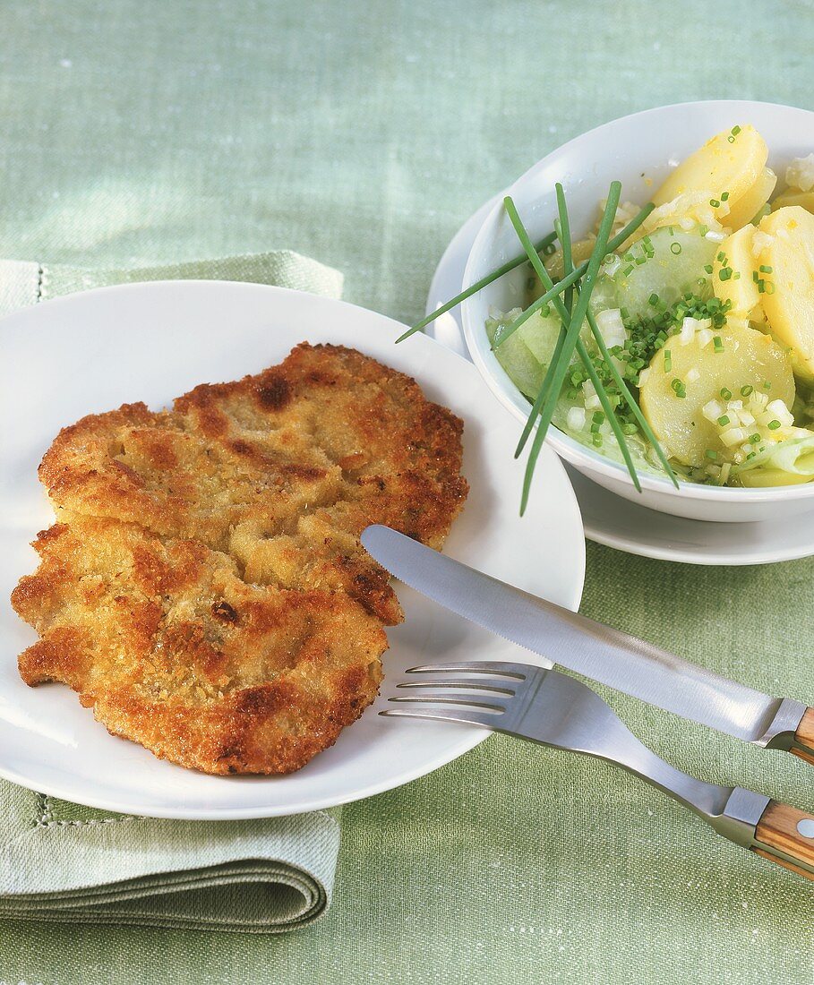 Wiener Schnitzel mit Kartoffel-Gurken-Salat