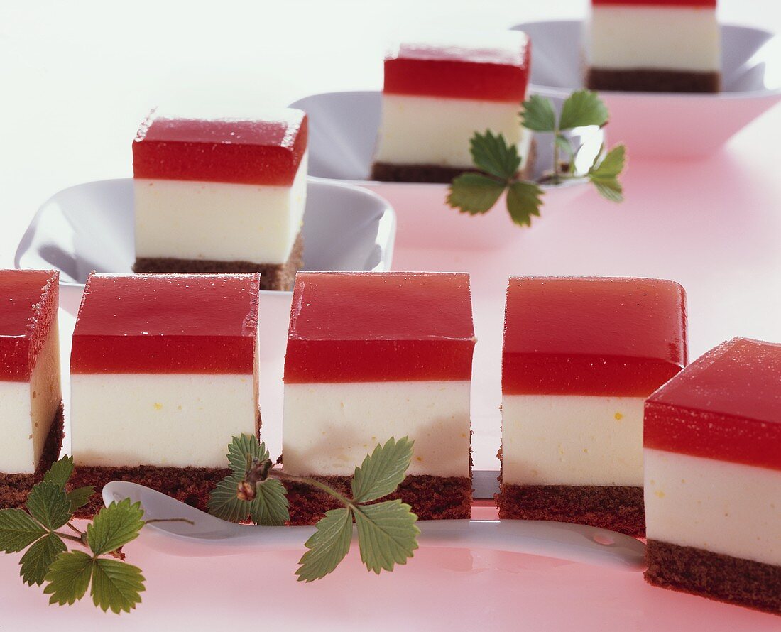 Strawberry yoghurt squares