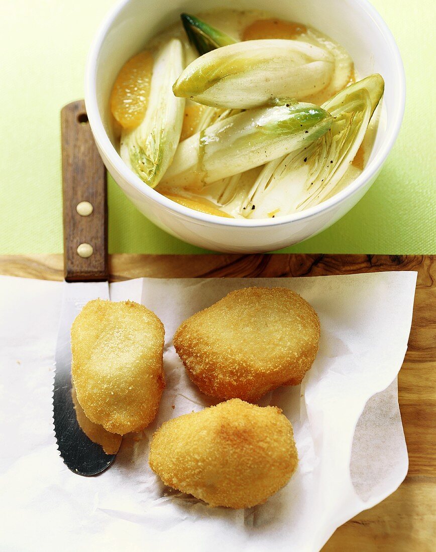 Breaded scallops with chicory and orange salad