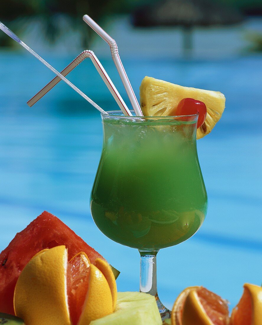 Green cocktail with slices of fruit