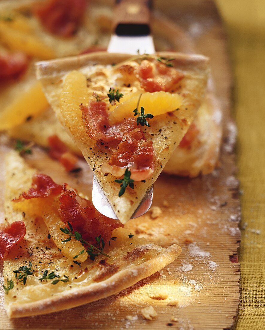 Ricotta pizza with oranges and bacon