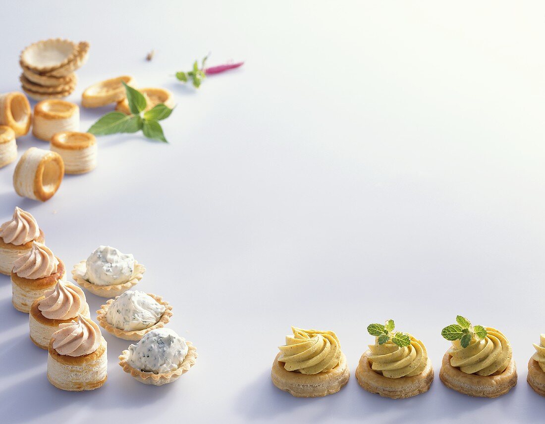 Vol-au-vent cases and tartlets with cheese filling