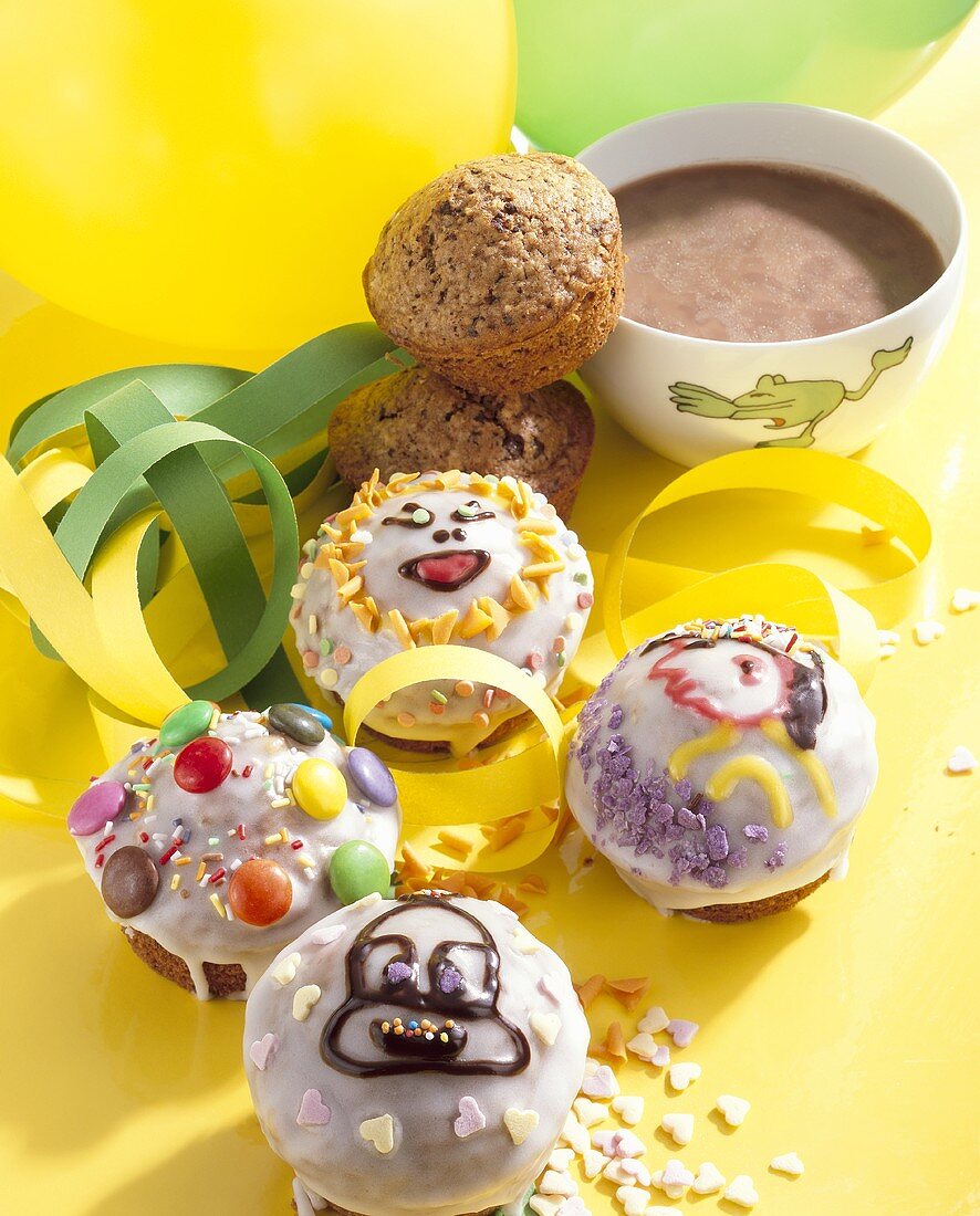 Decorated muffins with hot chocolate