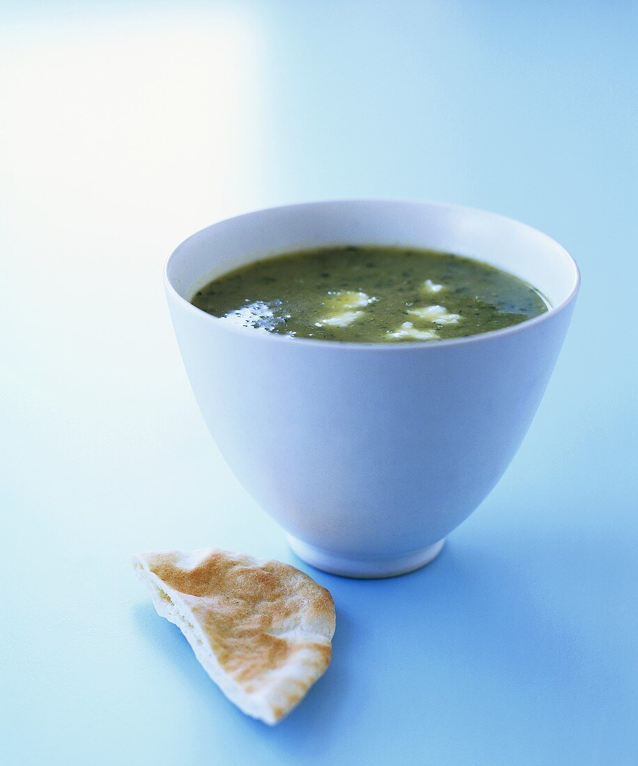 Creamed herb soup with flatbread