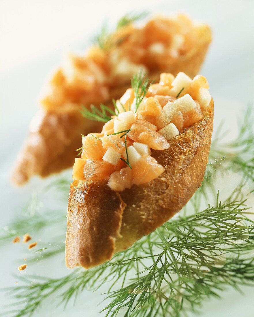 Crostini mit Lachstartar