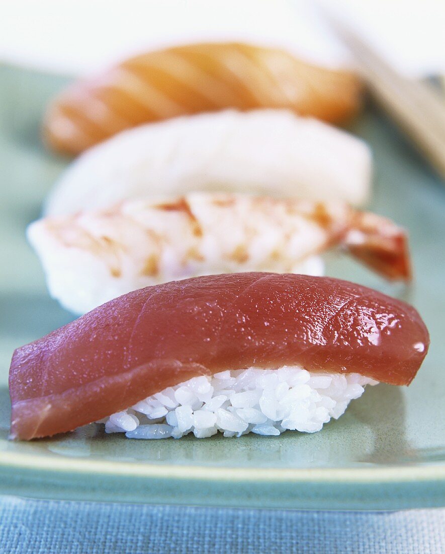 Vier verschiedene Nigiri-Sushi