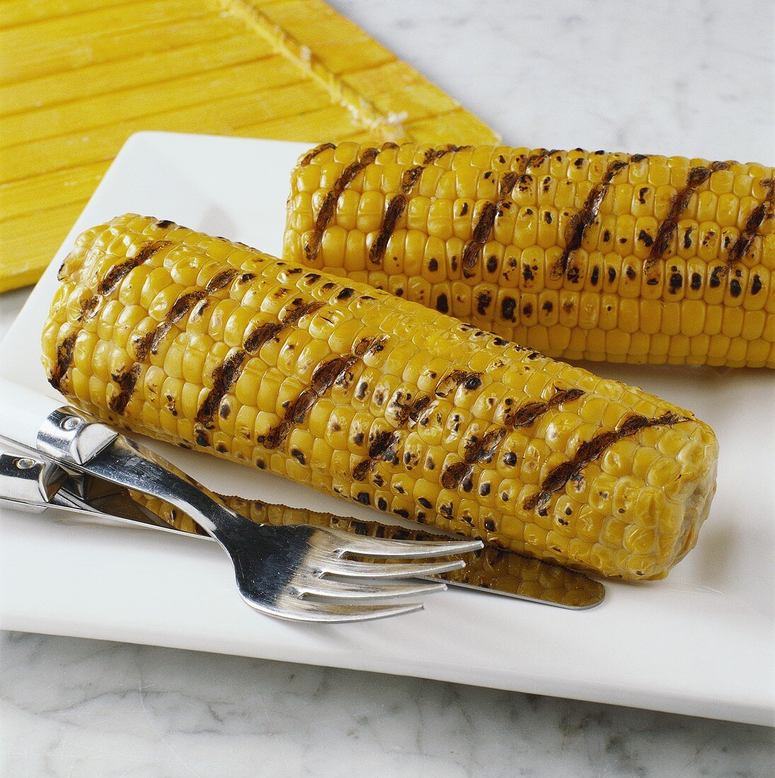 Barbecued corncobs