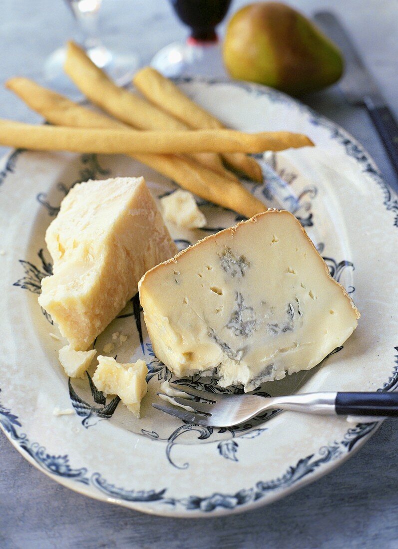 Parmesan, Gorgonzola and grissini