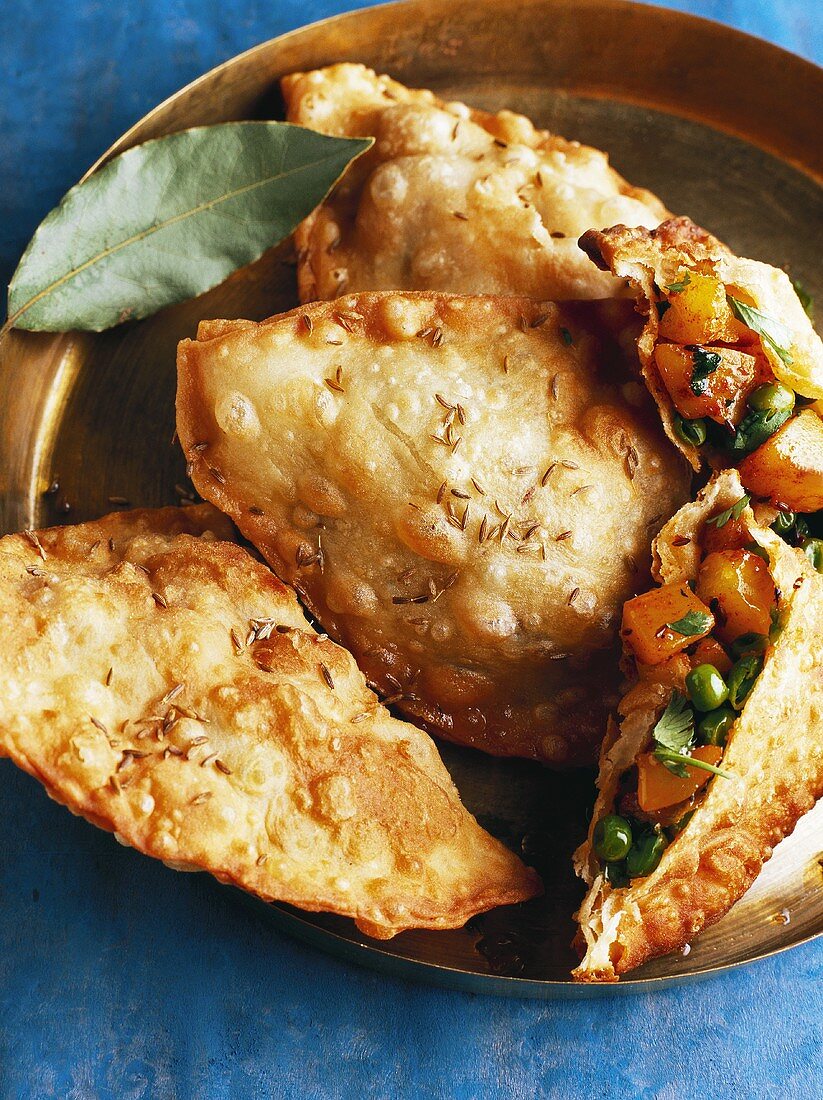 Samosas (small vegetable pasties, India)