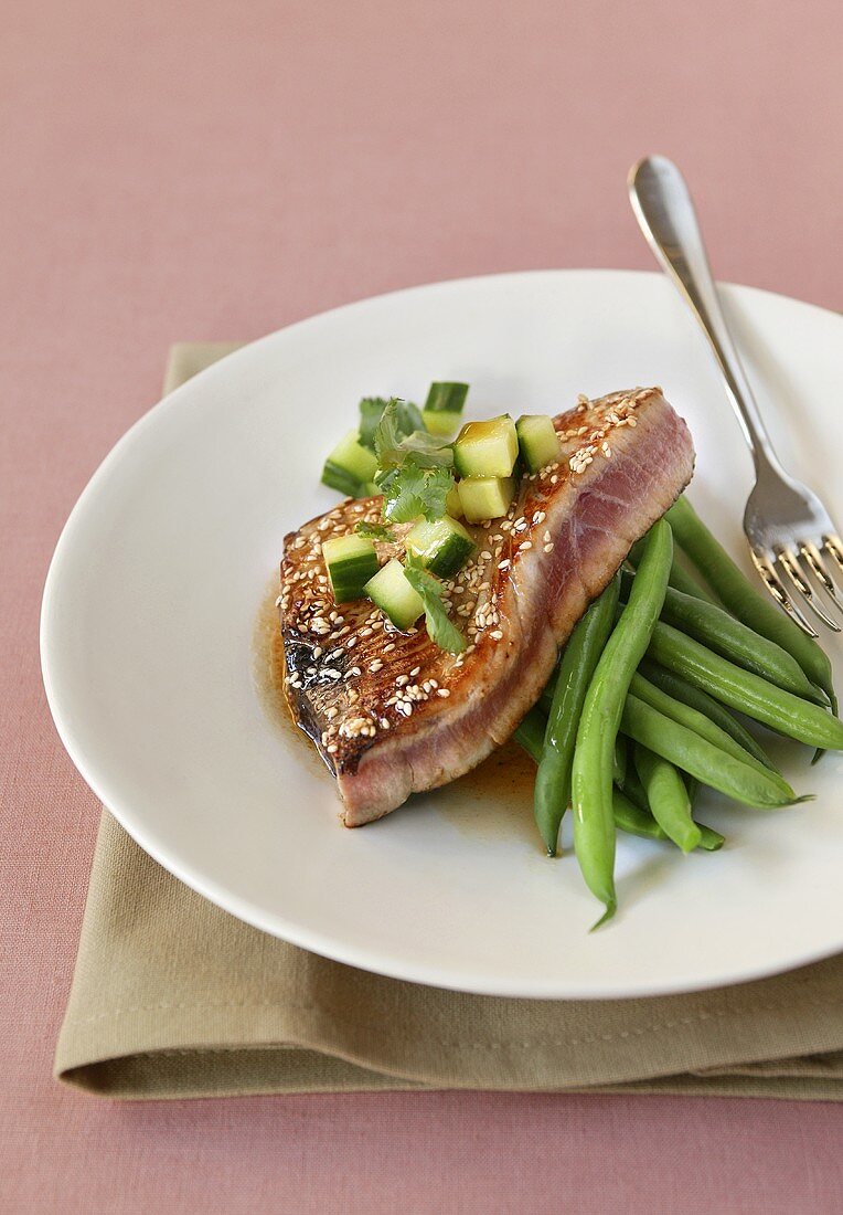 Tuna steak with green beans
