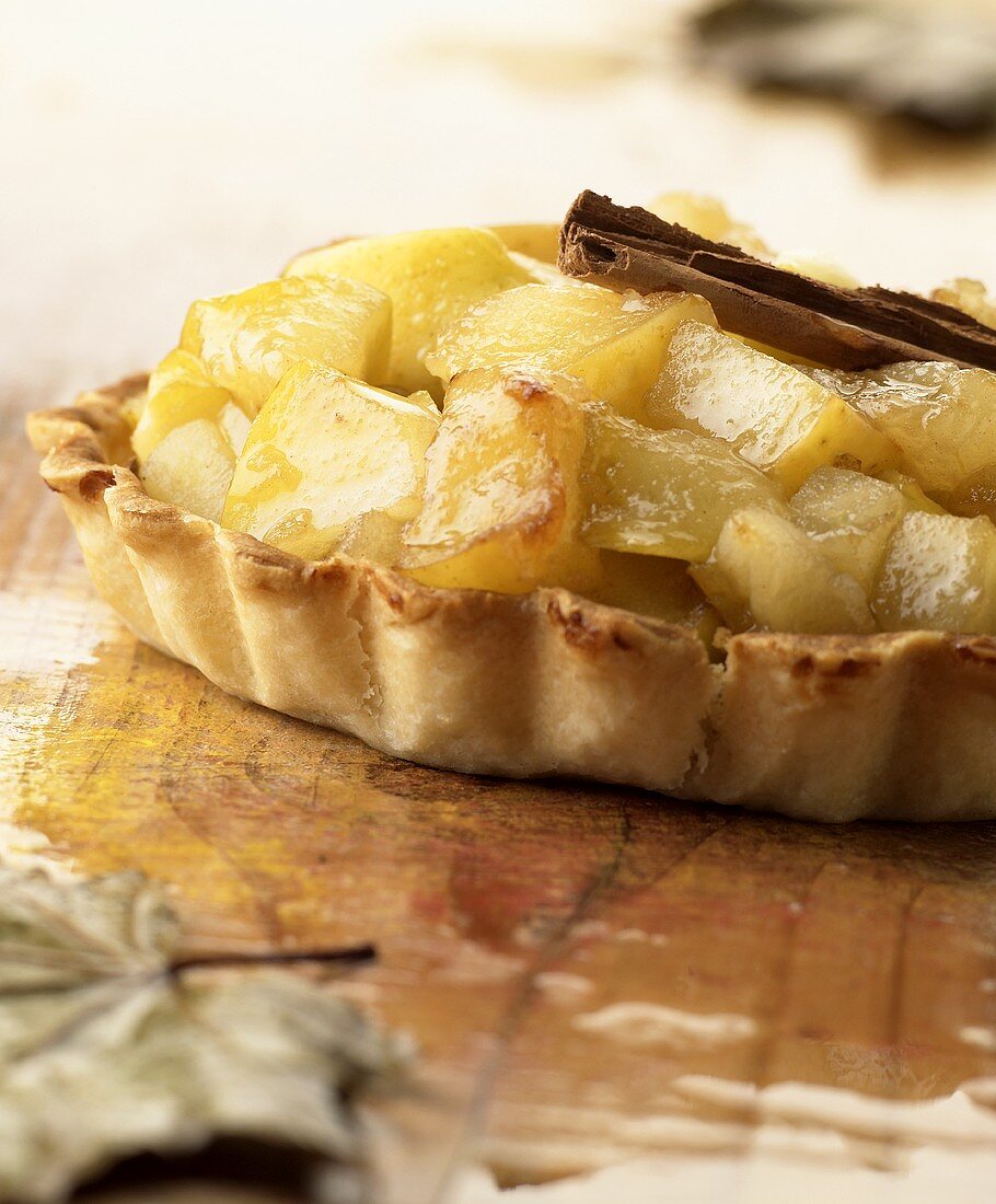 Apple tart with cinnamon