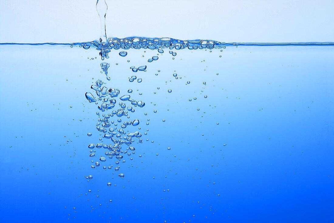 Wasser mit Blasen