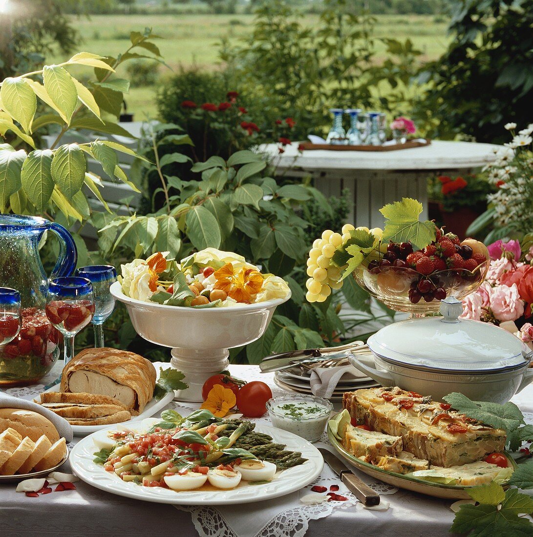 Sommerbuffet mit Spargelsalat, Kartoffelkuchen & Putenbraten