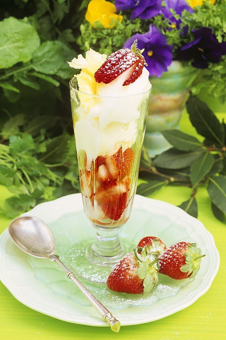 Ice cream with fresh strawberries