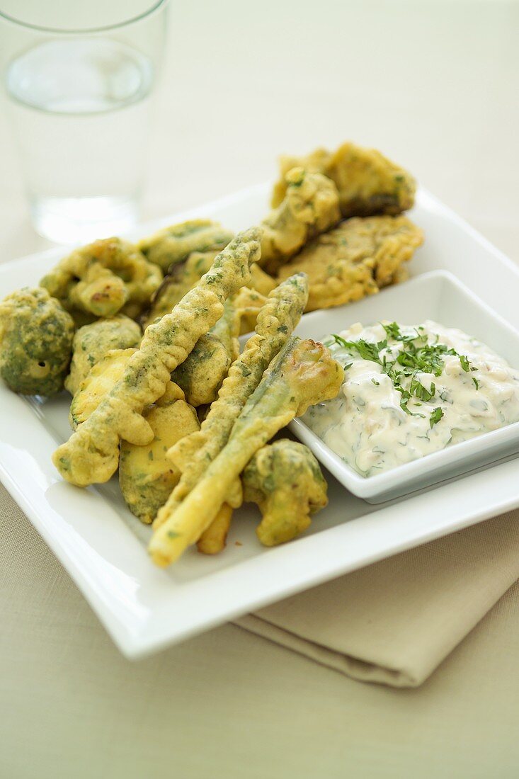 Gemüse-Pakoras mit Raita (Indien)