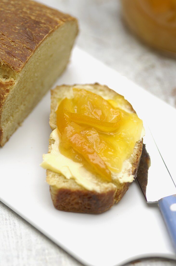 Yeast cake with orange, almond and apricot jam