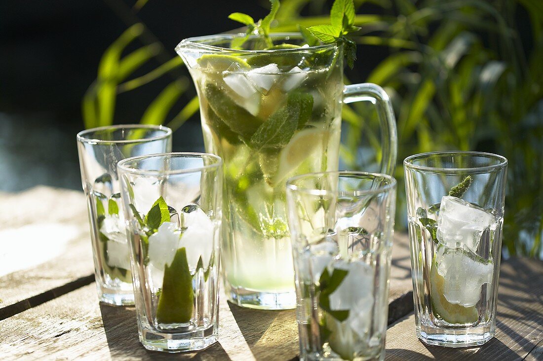 Iced tea with lime and mint