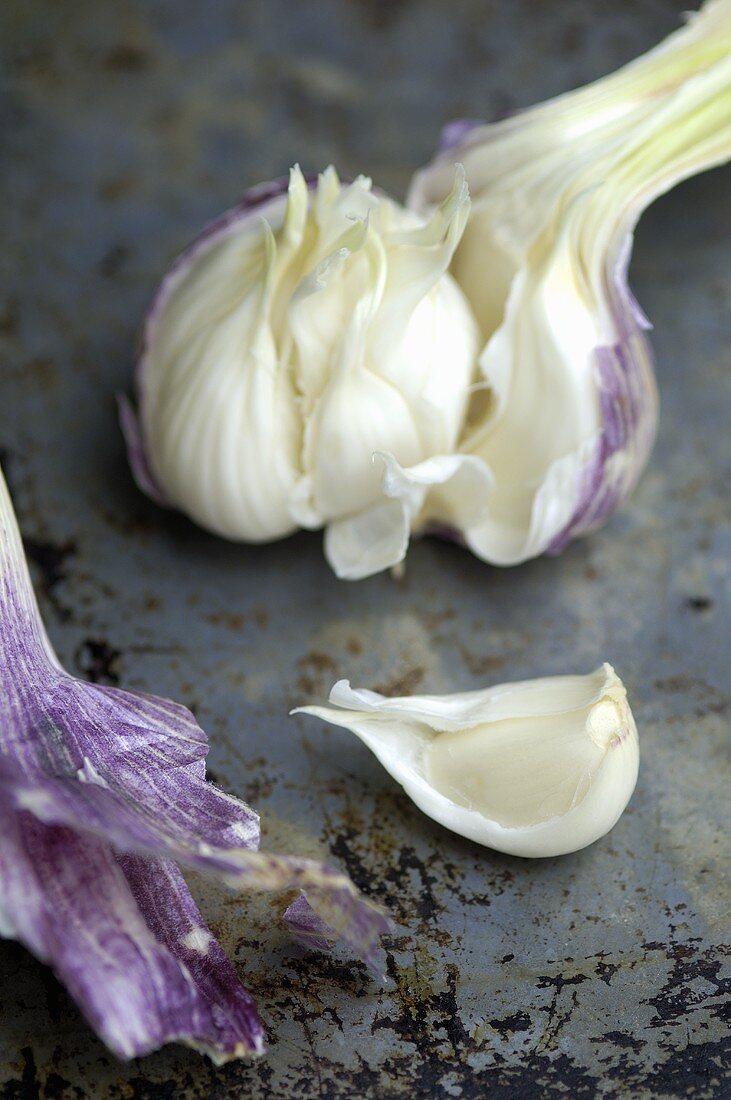 A fresh garlic bulb