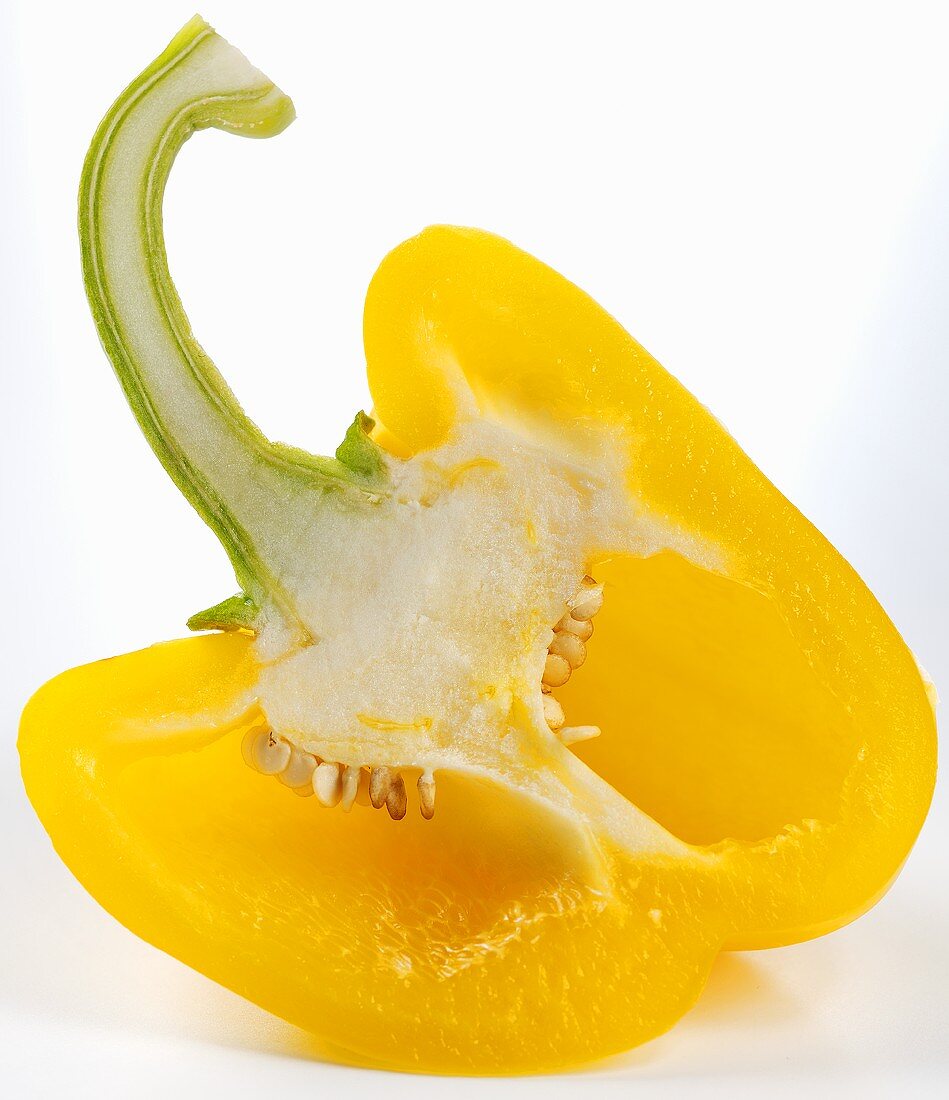 Eine halbe gelbe Paprika