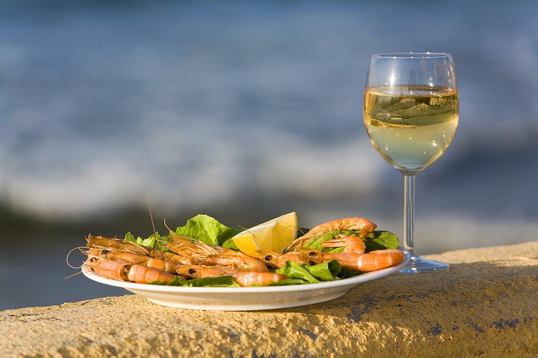 Shrimps and wine