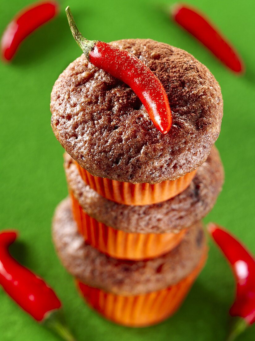 Drei Schoko-Chili-Muffins