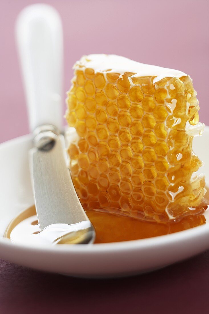 Honeycomb with knife on a plate