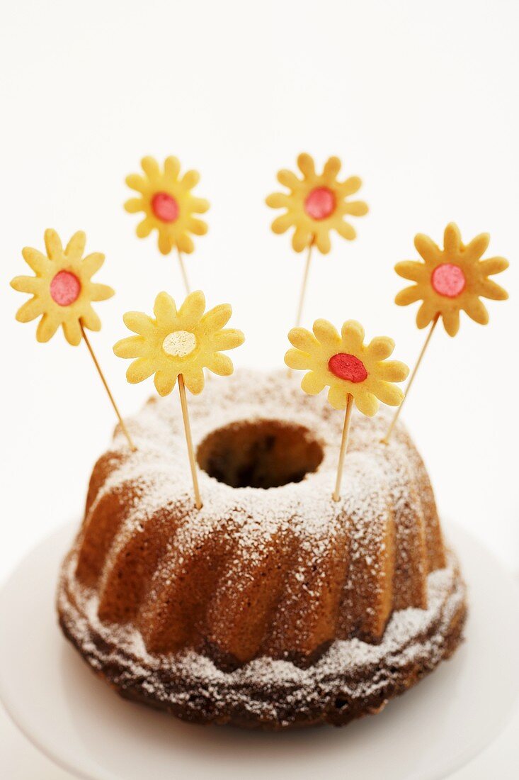 Marble cake with flower cookies