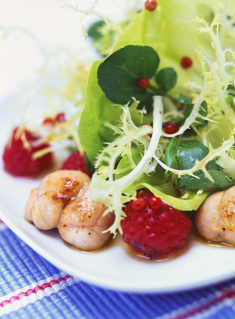 Summer salad with raspberries and fried veal sweetbreads