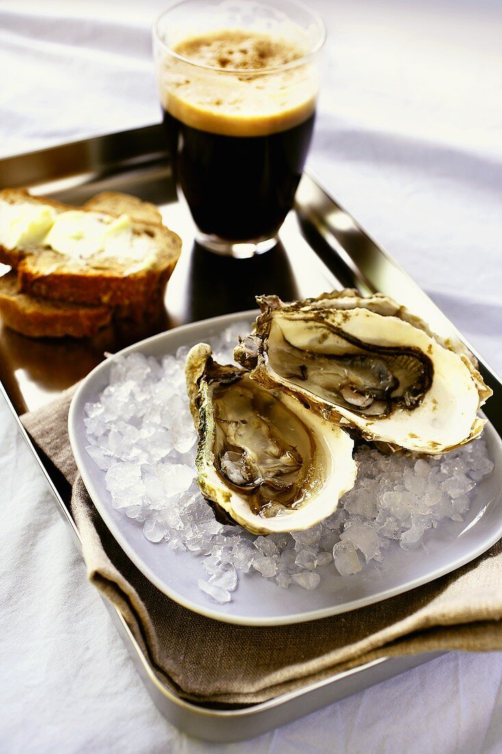 Fresh oysters with beer, bread and butter