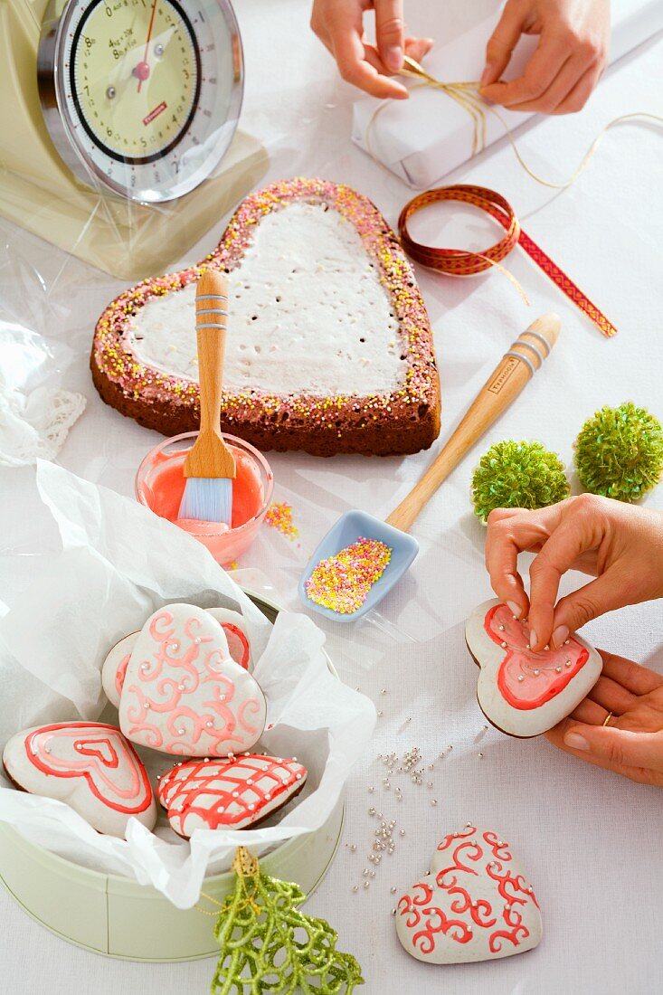 Decorating Lebkuchen and cake
