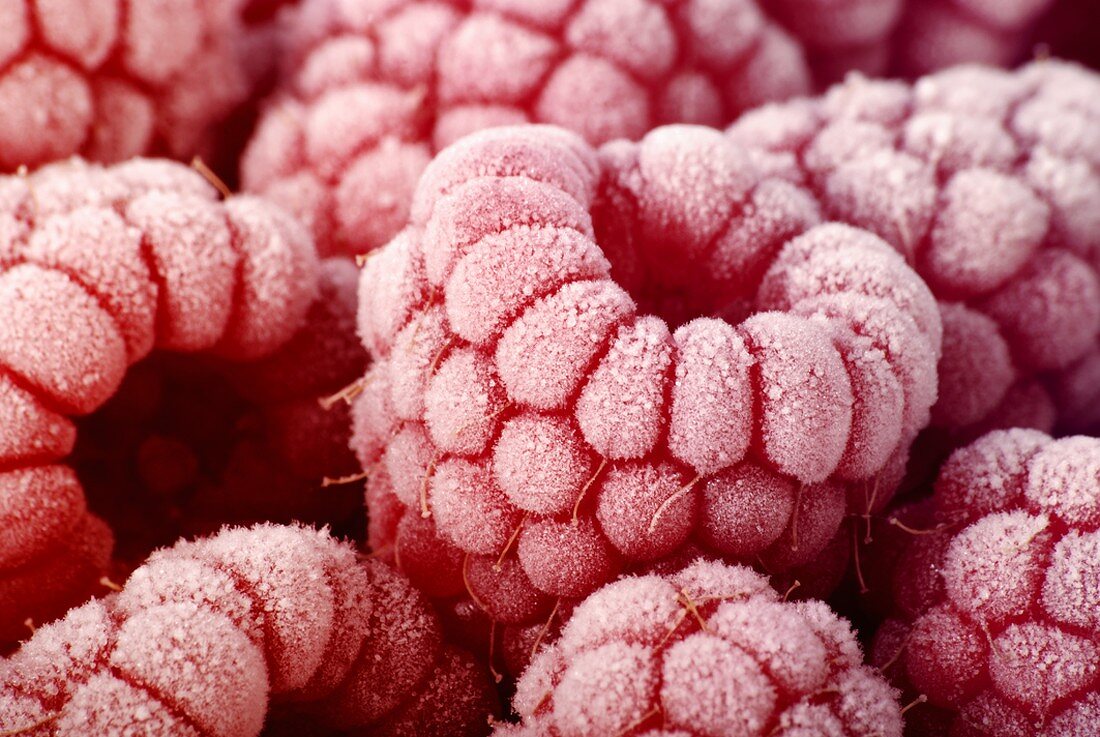 Frozen raspberries (close-up)