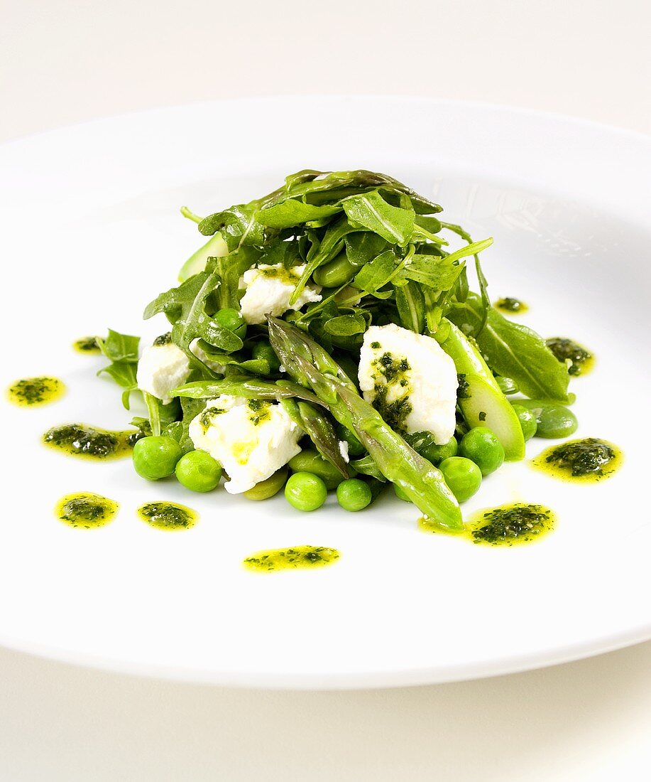 Pea and asparagus salad with goat's cheese