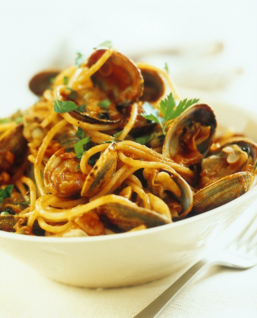 Pasta alle vongole (Pasta with clams, Italy)