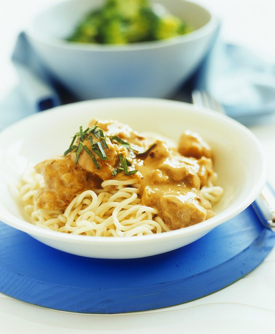 Spaghetti mit cremiger Hähnchensauce