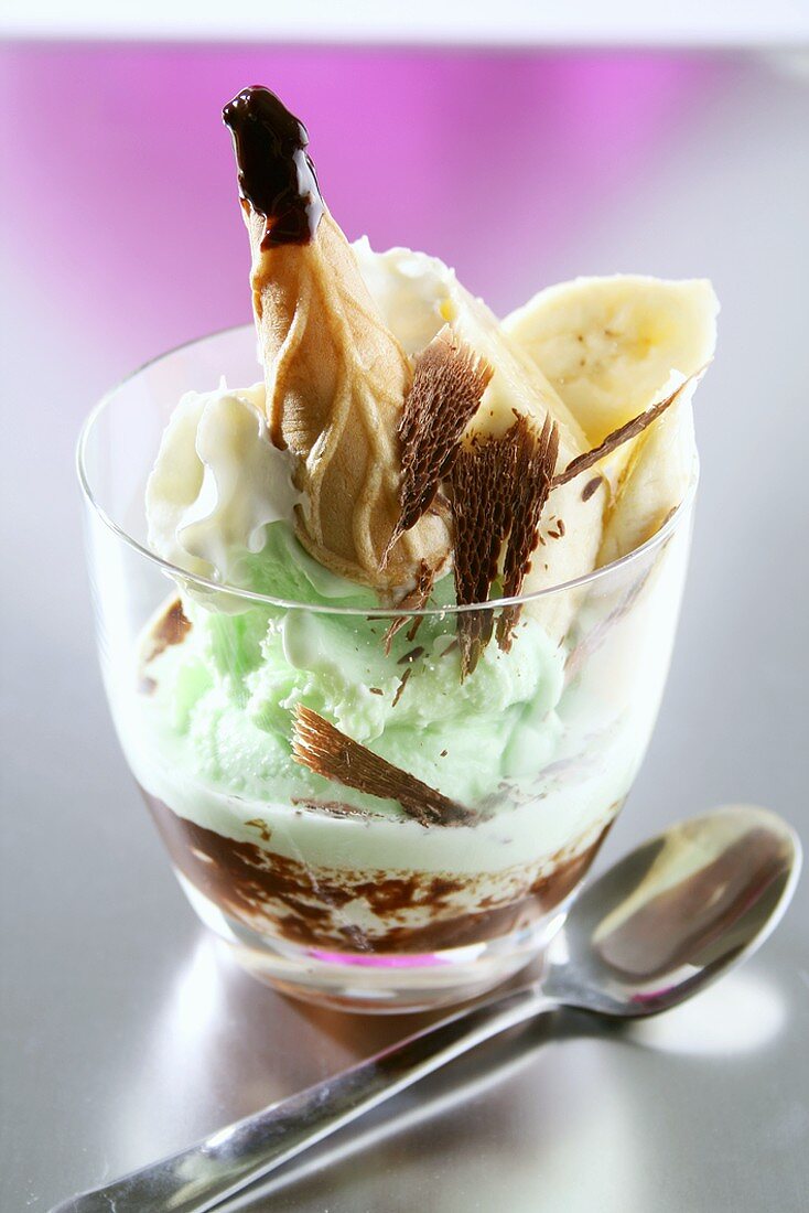 Mint ice cream, chocolate sauce & banana in glass