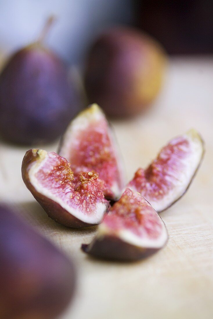 Fig, cut into quarters