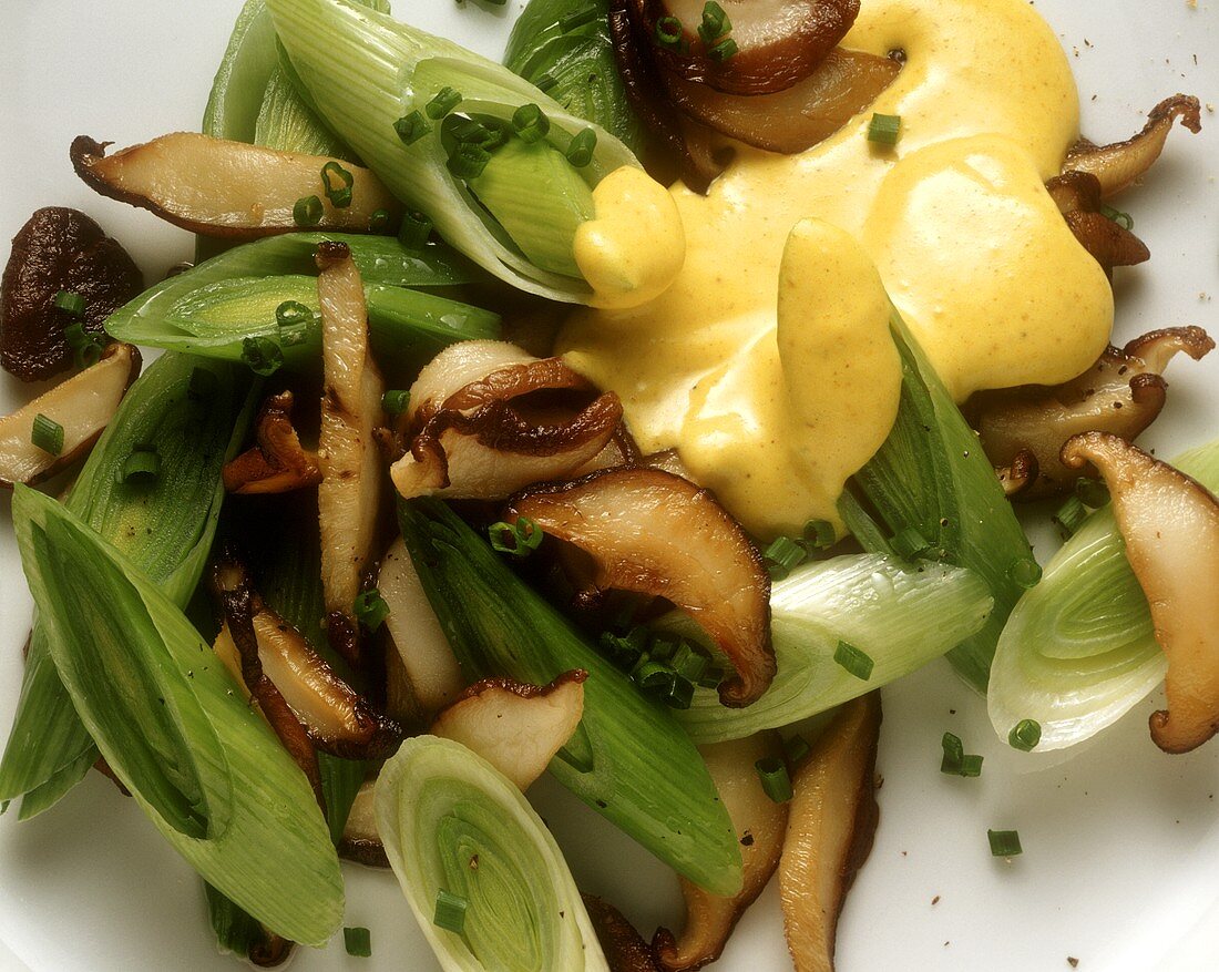 Lauchsalat mit Curryhollandaise