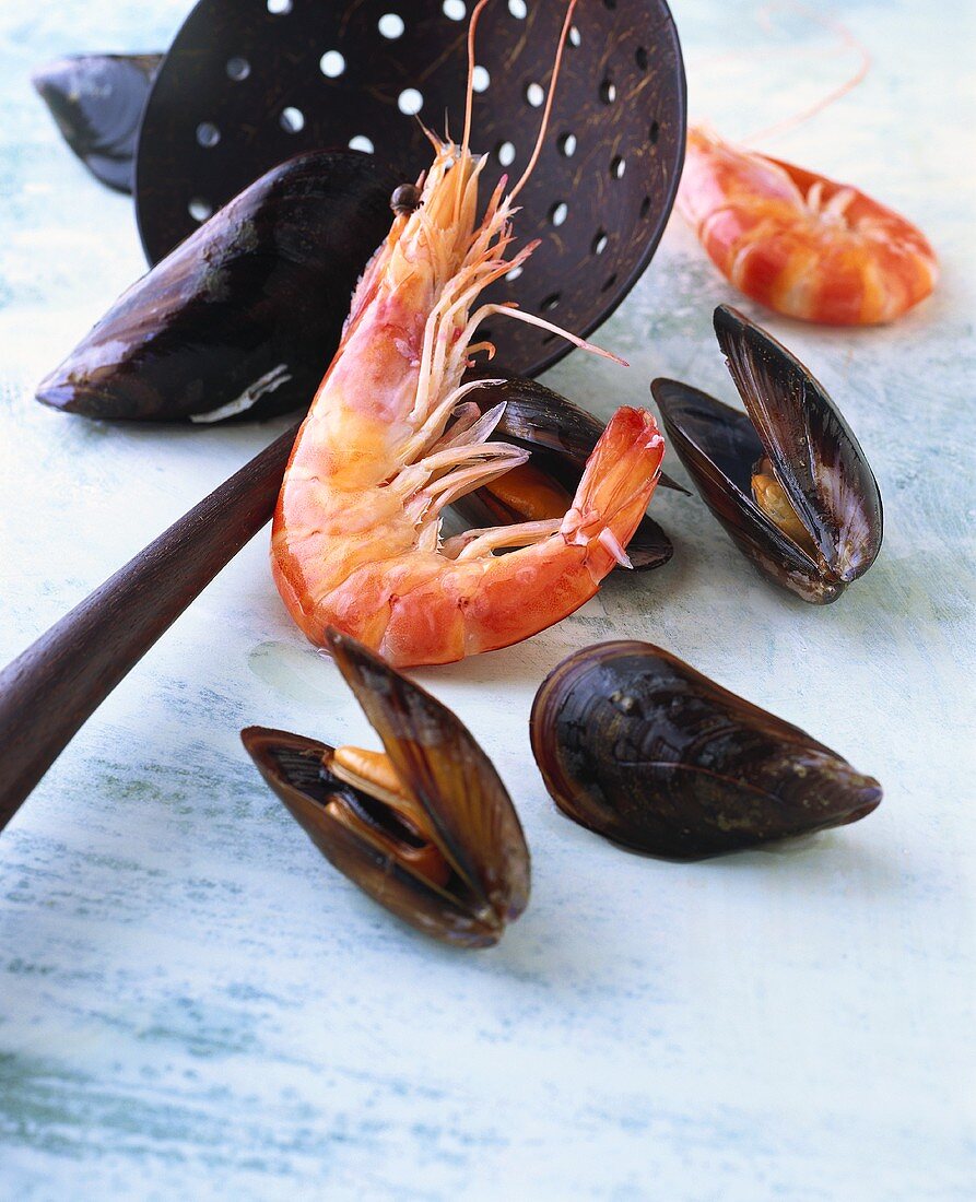 Cooked shrimps and mussels