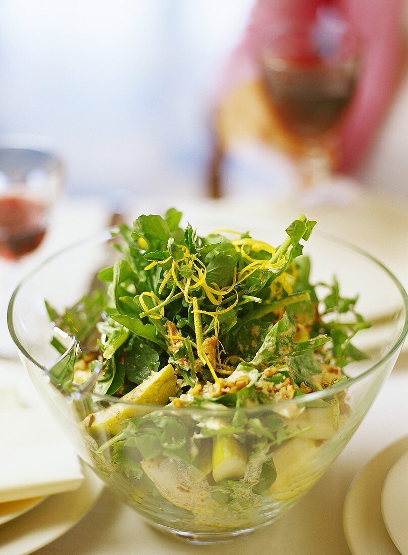 Salat mit Birne, Rucola und Brunnenkresse