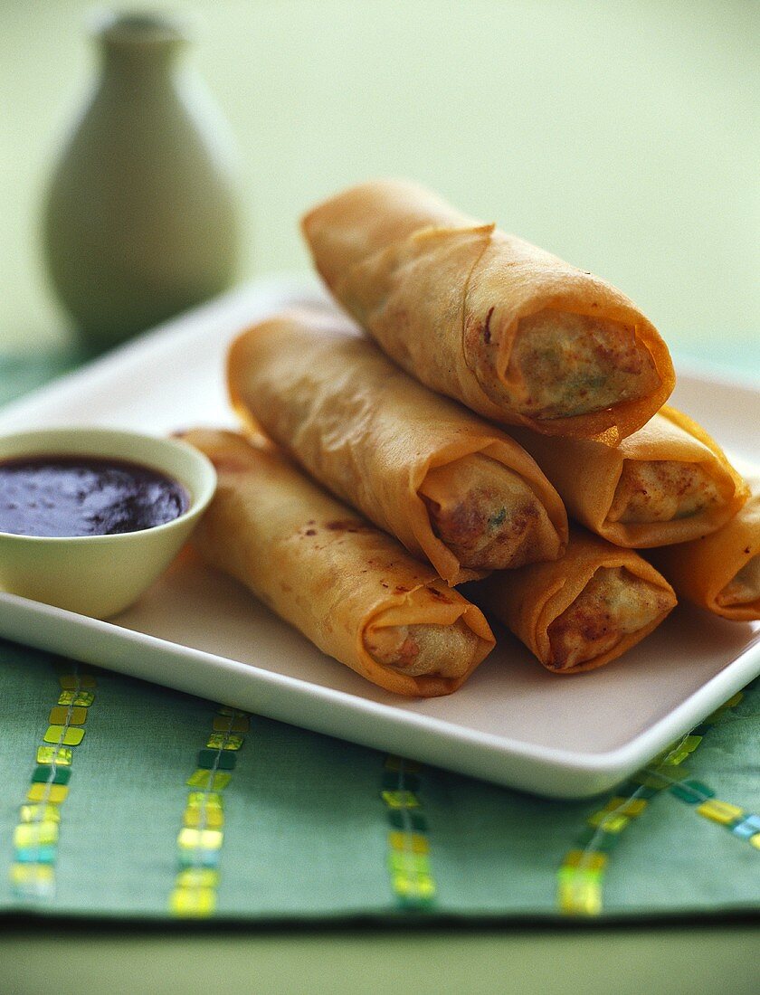Several spring rolls with dip