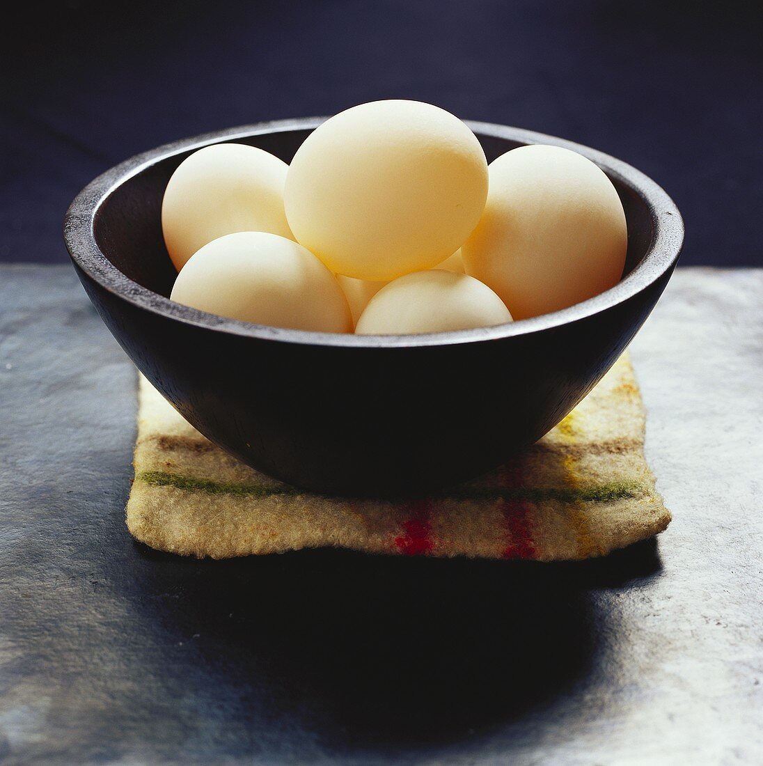 Several hen's eggs in a bowl