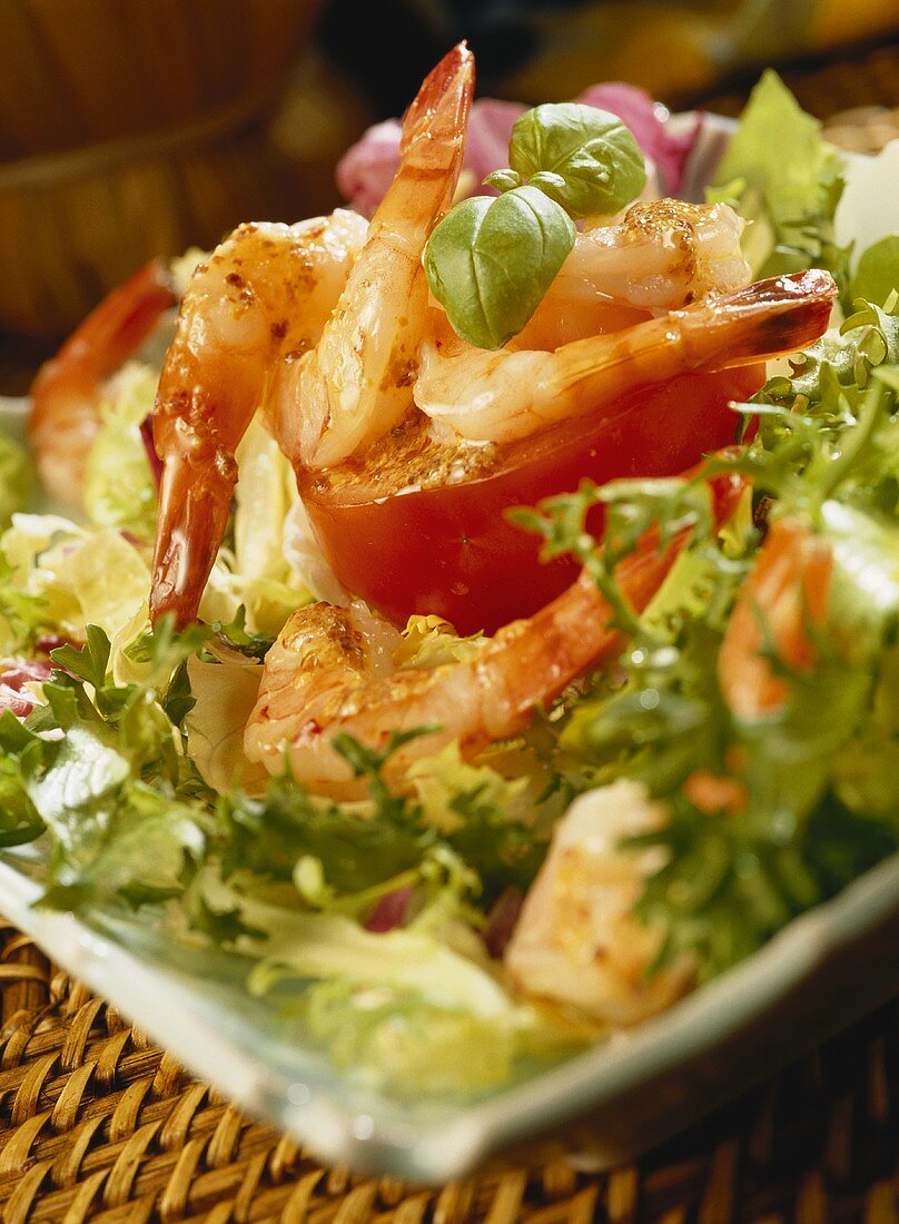 Mixed salad with shrimps