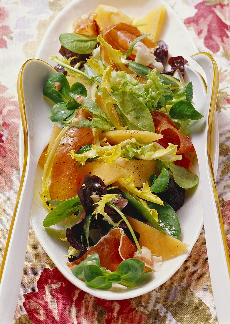 Mixed salad with melon, ham and tarragon