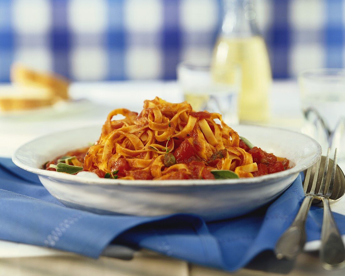 Tagliatelle mit Tomatensauce