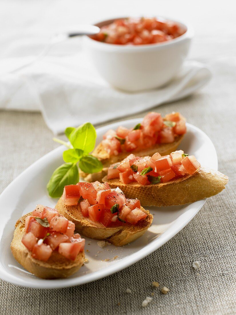 Bruschetta mit Basilikum